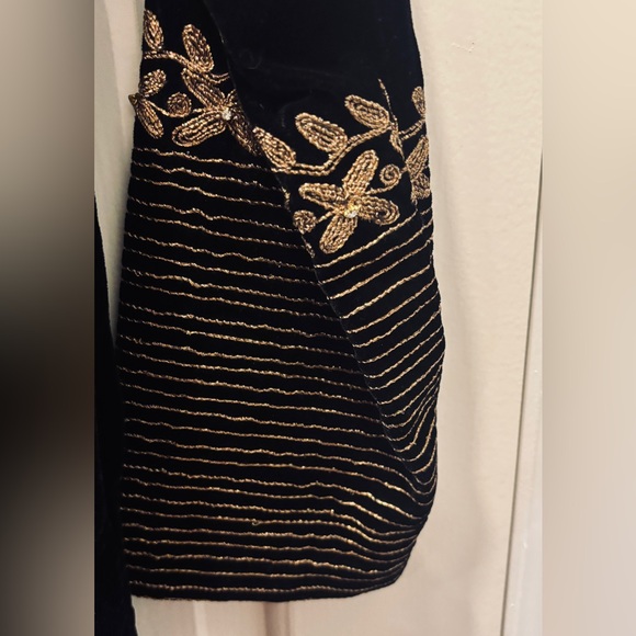 Pakistani suit - Picture 1 of 3